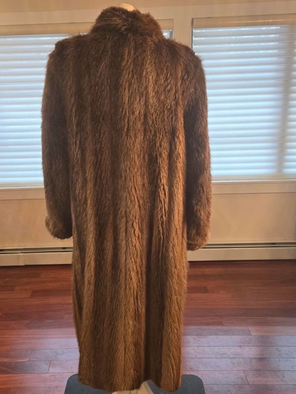 Women's Long Brown Fur Coat - Picture 4 of 8